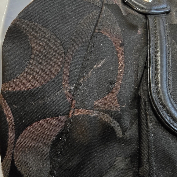 Authentic Coach Campbell Signature Satchel - Picture 7 of 9